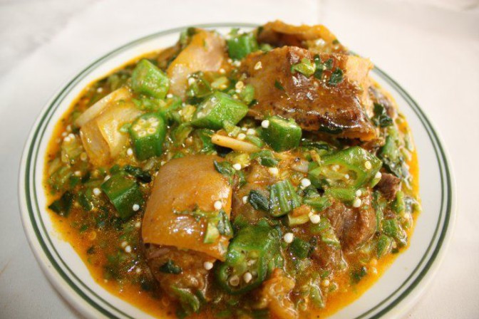 Sauce gombo — okra mijoté avec viande et poisson fumé